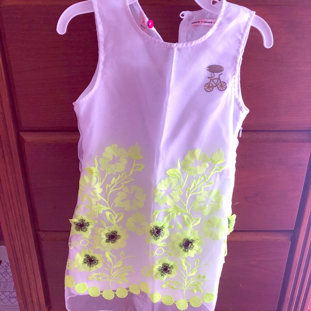 Girl Nono sleeveless dress!